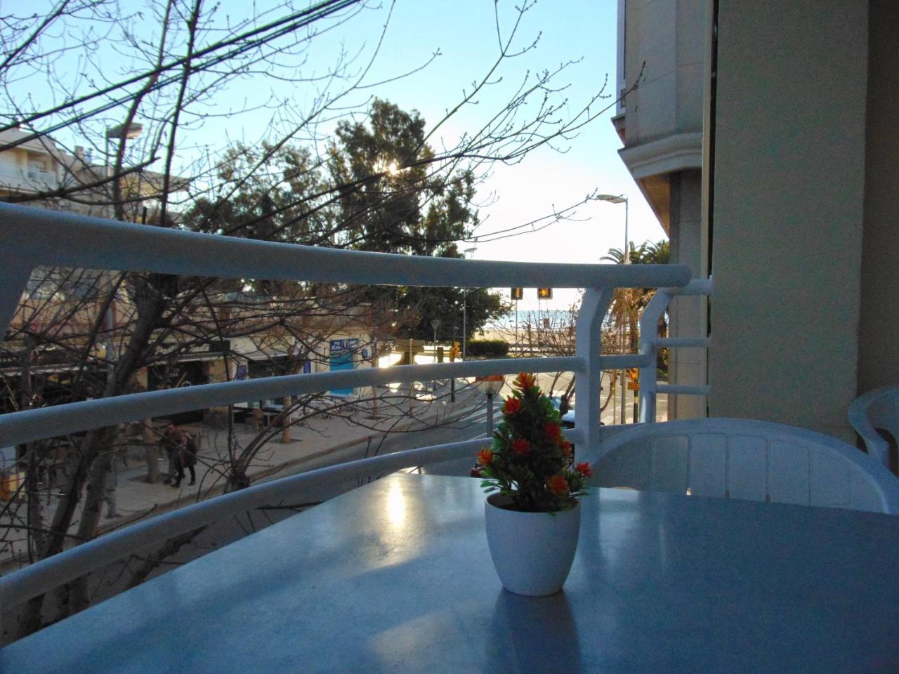 Apartaments Voramar Cambrils Bagian luar foto
